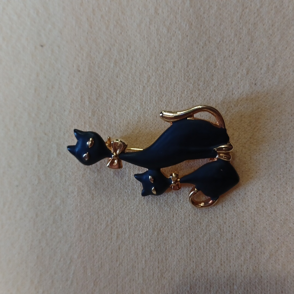 Vintage cat brooch